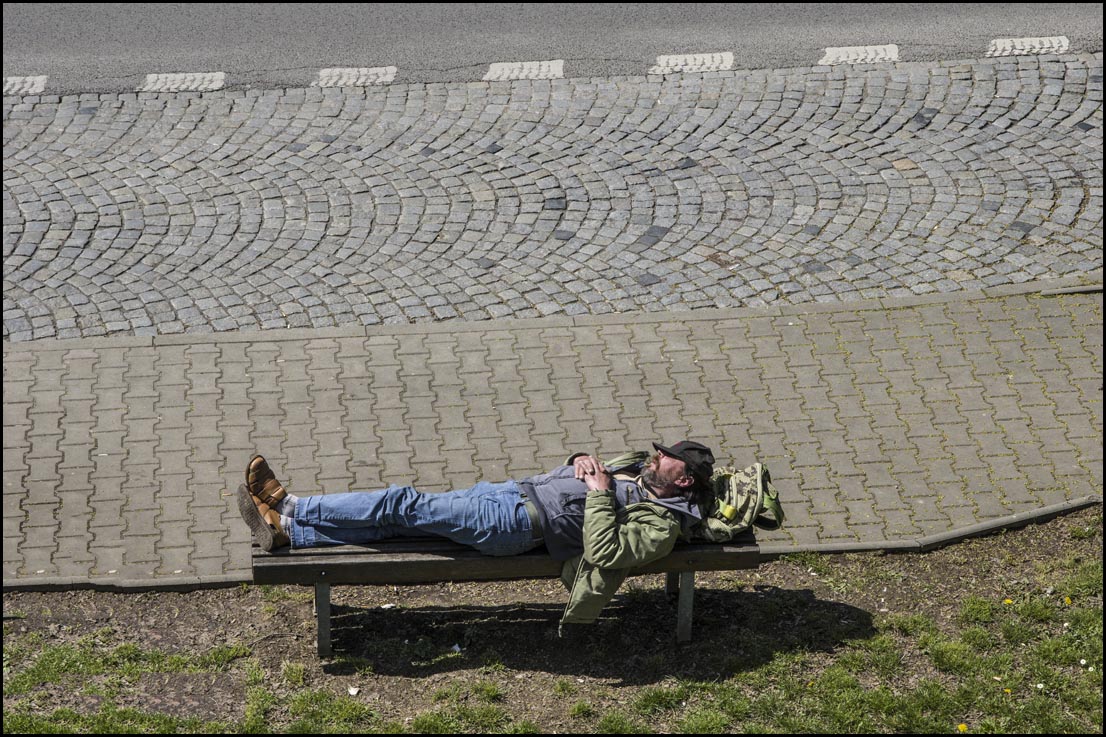 Neumřel , spí.